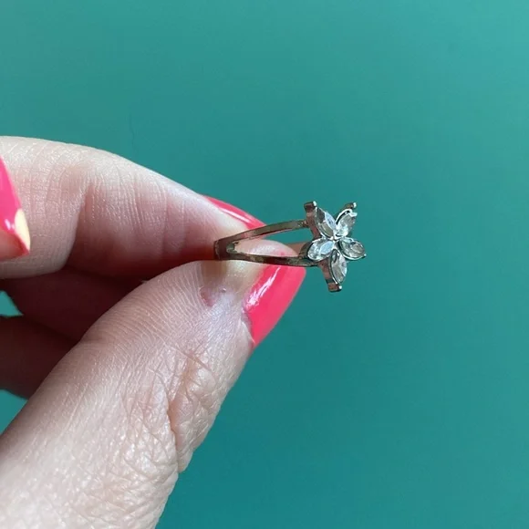 ๐NIP: STAR SILVER PLATED STAINLESS STEEL RING WITH CLEAR RHINESTONES: Size 5.5 - Picture 4 of 6